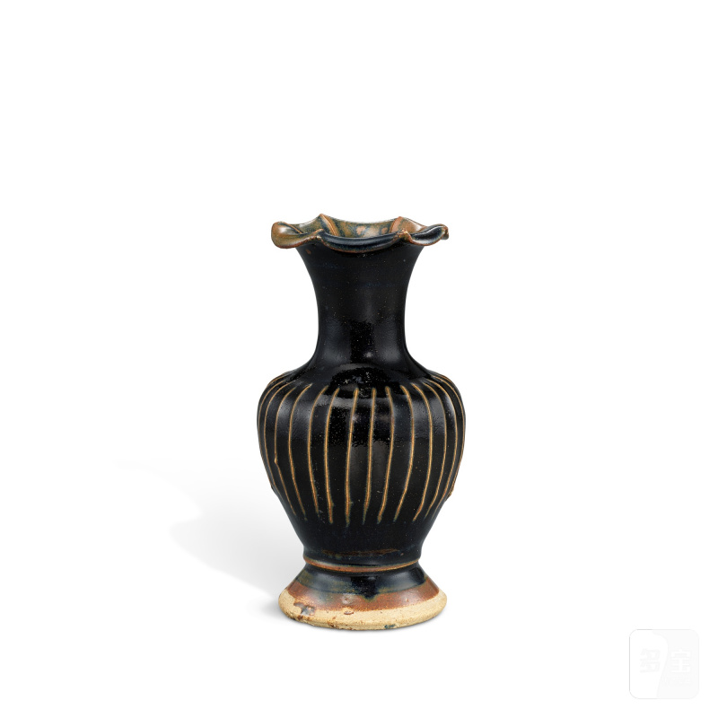 A Cizhou black-glazed ribbed floriform lobed vase, Jin dynasty | 金 磁州窰黑釉堆線紋百合口瓶